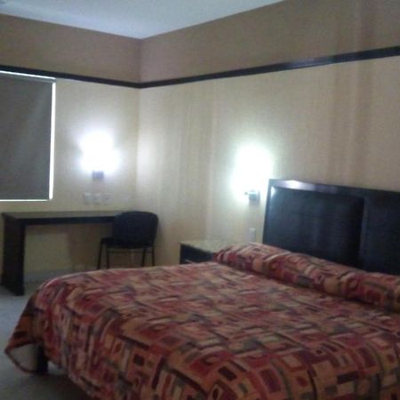 Jalyd Inn Irapuato Bagian luar foto