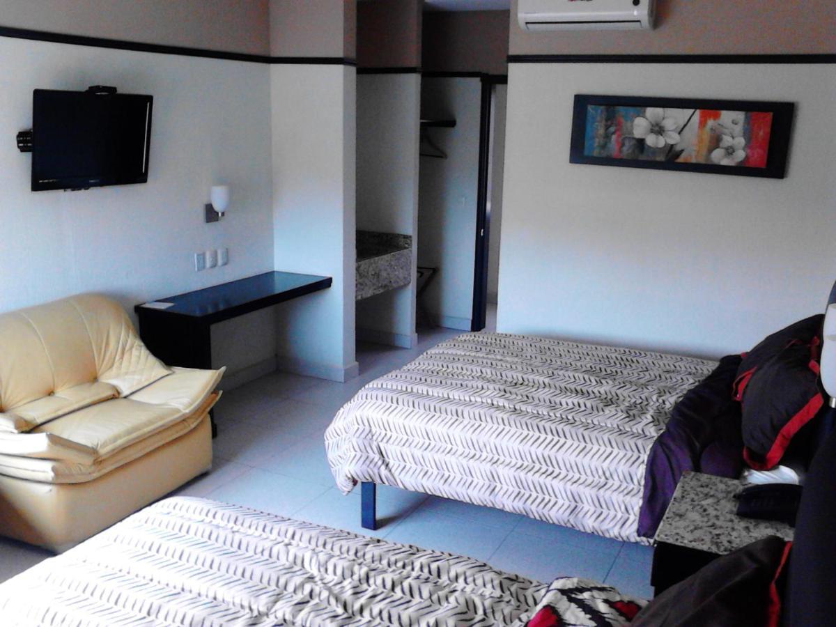 Jalyd Inn Irapuato Bagian luar foto