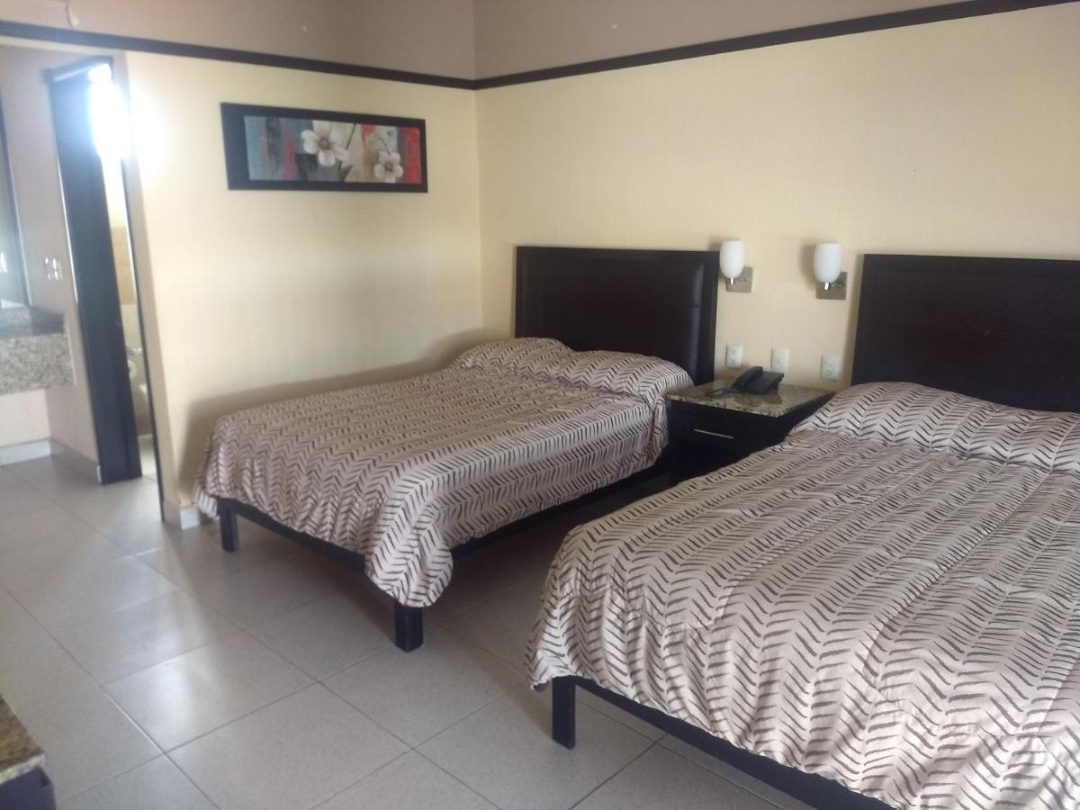 Jalyd Inn Irapuato Bagian luar foto