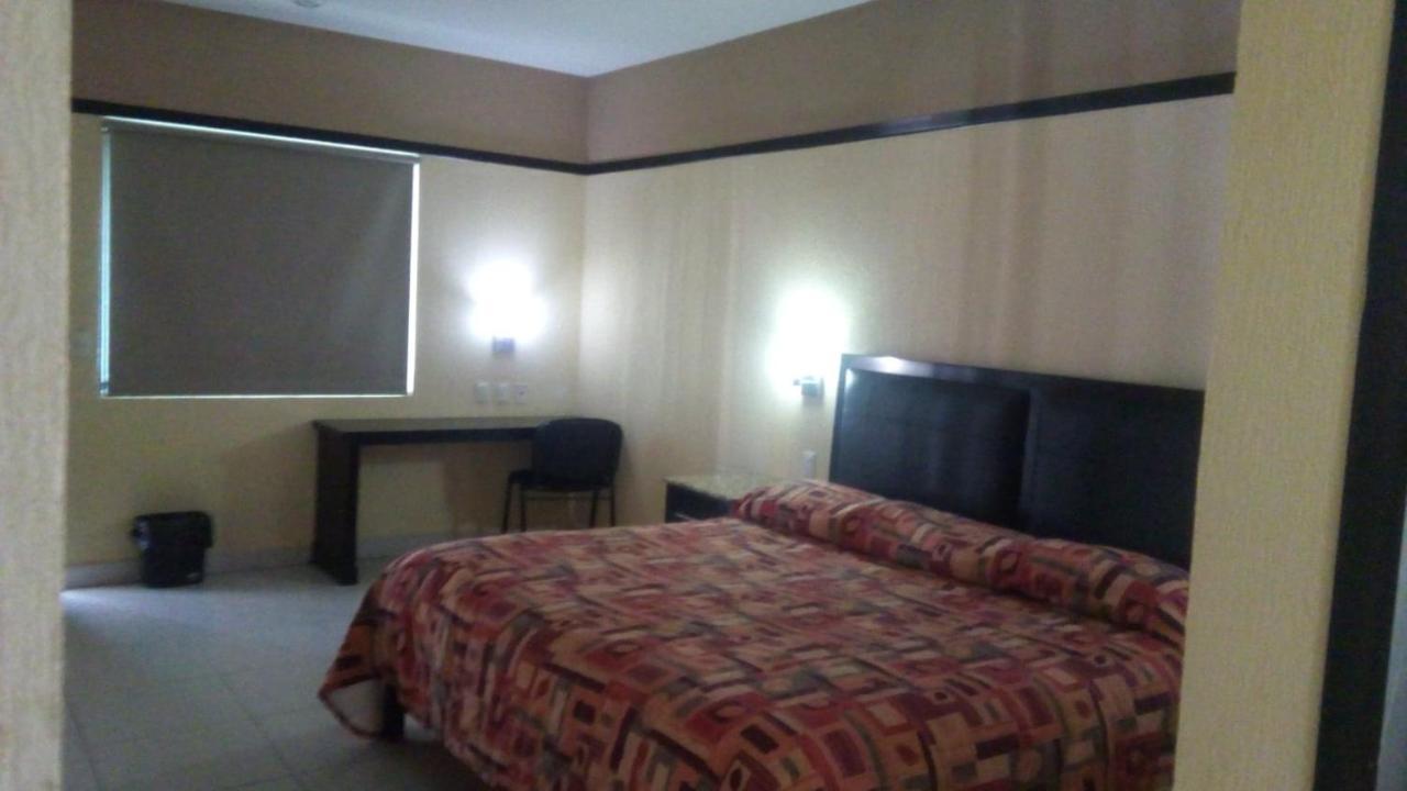 Jalyd Inn Irapuato Bagian luar foto
